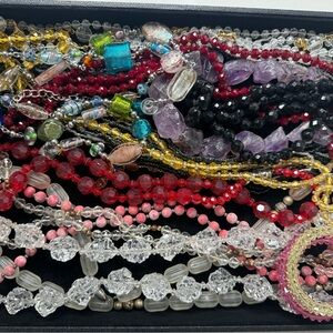 Beautiful vintage necklace lot